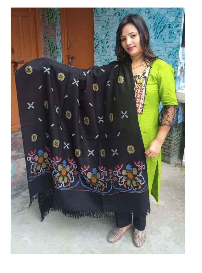 kullu shawl emporium PURE YAK WOOL ANGORA FLOWER DESIGN KULLU SHAWL BLACK 2199.00 aruna kullu handloom